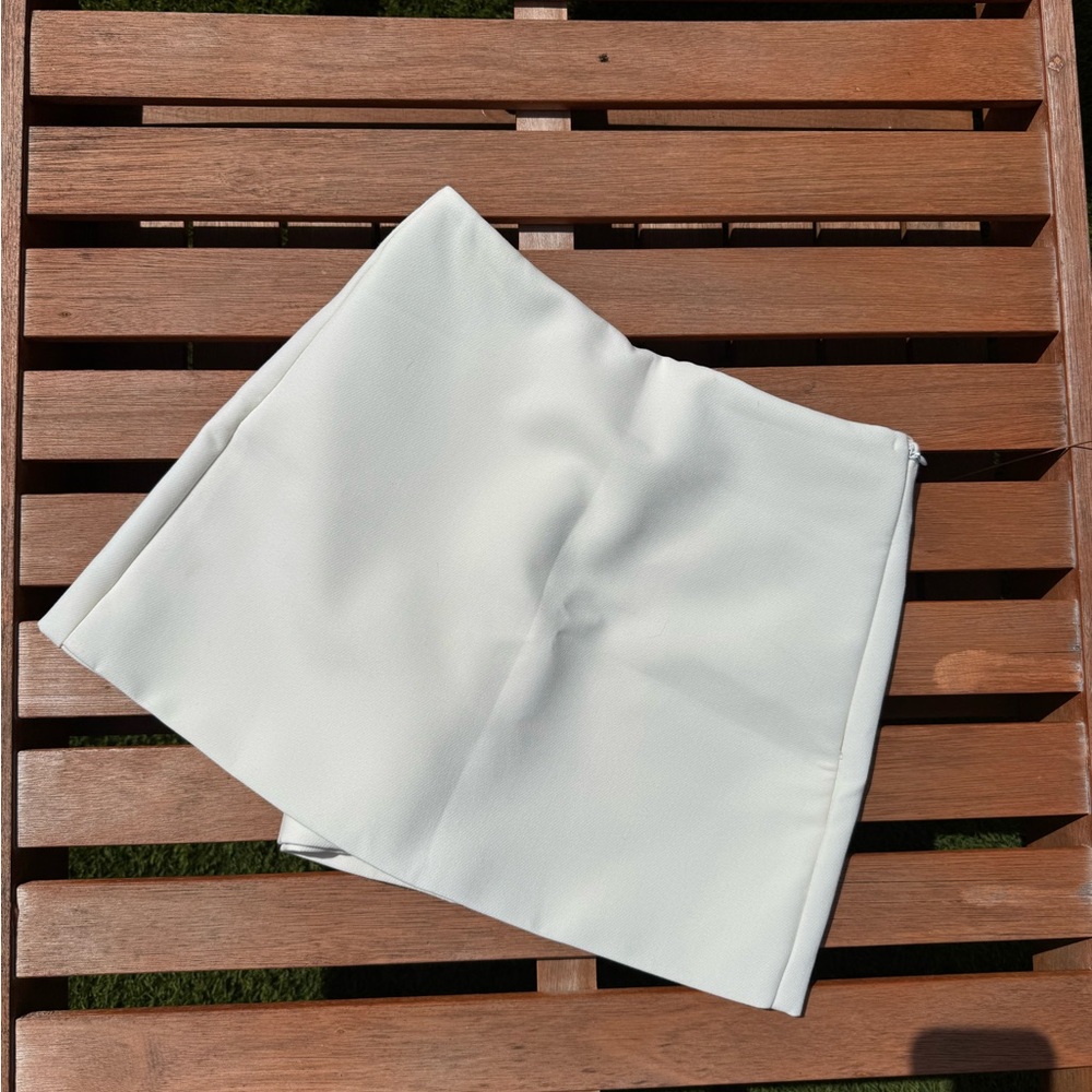 Zara White Tailored Skorts with Minimalist Design